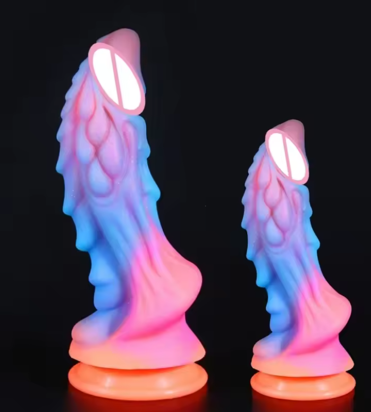 Dildo Fantasía Luminoso – Brillo sutil y presencia impactante